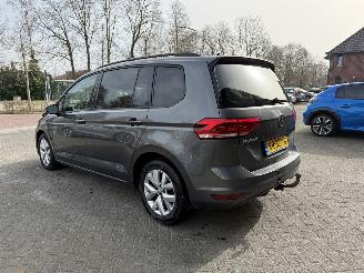 Schadeauto Volkswagen Touran 1.6 TDI SCR Comfortline 7 PERSOONS AUTOMAAT 2018/1
