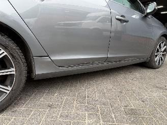 Volvo V-60 2.4 D6 Twin Engine R-Design picture 32