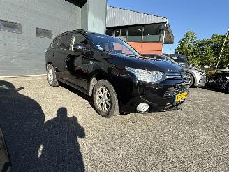 škoda osobní automobily Mitsubishi Outlander 2.0 PHEV Business Edition 2015/4