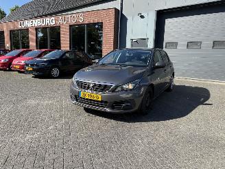 Damaged car Peugeot 308 1.2 PureTech Blue Lease  LEER (Hatchback 5-dr.) 2019/6