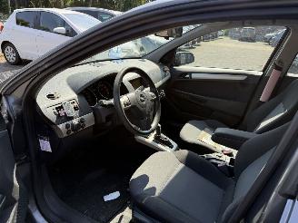 Opel Astra 1.8 Temptation  AUTOMAAT (Hatchback 5-dr.) picture 4