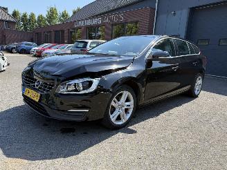 Auto incidentate Volvo V-60 2.0 T3 Nordic+ (Stationwagen 5-dr.) 2016/10