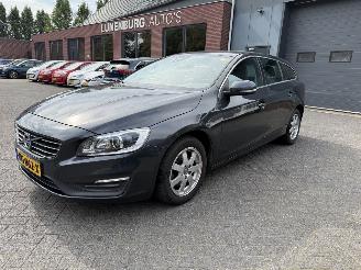 Vaurioauto  passenger cars Volvo V-60 2.0 D2 Nordic+ (Stationwagen 5-dr.) 2016/9