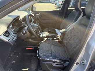 Renault Captur 1.6 E-Tech Hybrid 145 Intens picture 22