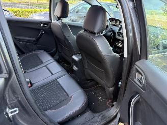 Peugeot 2008 1.2 PureTech Allure (SUV 5-dr.) picture 16
