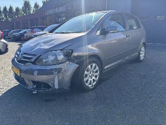 krockskadad bil auto Volkswagen Golf 1.6 FSI Comfortline  AUTOMAAT (MPV 5-dr.) 2006/8