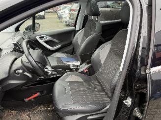 Peugeot 2008 1.2 PureTech Allure (SUV 5-dr.) picture 24