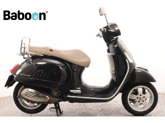 krockskadad bil motor Vespa  GTS 250 I.E. 2016/5
