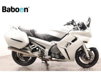 krockskadad bil motor Yamaha FJR 1300  2001/4