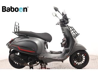 skadebil bromfiets Vespa  Sprint 45KM 2019/5