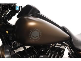 Harley-Davidson  FLHX Street Glide picture 19