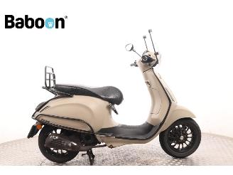 krockskadad bil auto Vespa Corsa Sprint 25KM 2016/8