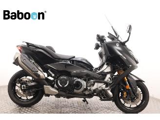krockskadad bil bedrijf Yamaha Transit Custom T-Max Tech Max 560 ABS 2023/10