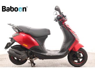 krockskadad bil bromfiets Piaggio  Zip 45KM 2020/4