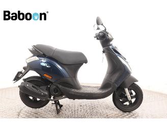 krockskadad bil auto Piaggio I-30 Zip 25KM 2016/8