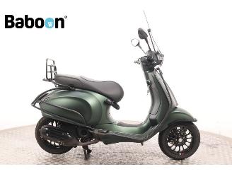 skadebil bromfiets Vespa  Sprint 45KM 2021/11