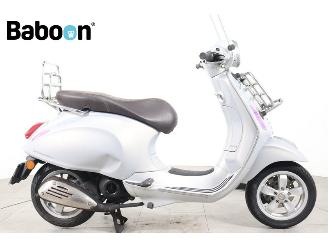 skadebil bromfiets Vespa  Primavera 25KM 2015/7