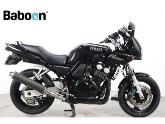 dommages motocyclettes  Yamaha FZS 600 Fazer 2001/4