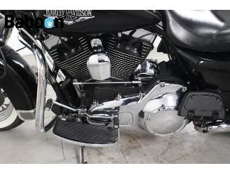 Harley-Davidson  FLHRC Road King Classic ABS picture 18