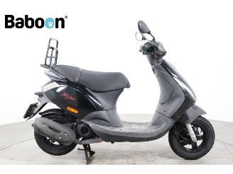 skadebil bromfiets Piaggio  Zip 25KM 2021/7