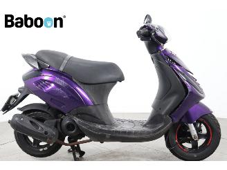 krockskadad bil bromfiets Piaggio  Zip 45KM 2011/8