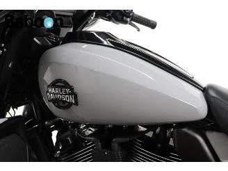 Harley-Davidson  FLHXU Street Glide Ultra 117 picture 22