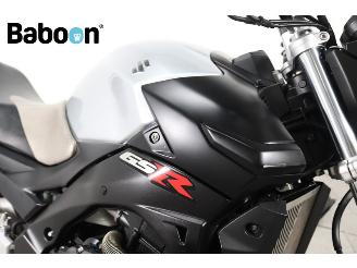 Suzuki  GSR 600 picture 10