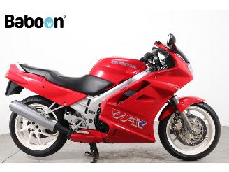 krockskadad bil caravan Honda VFR 750 F 1990/3
