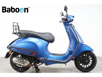 krockskadad bil bromfiets Vespa  Sprint 25KM 2019/9