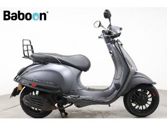 krockskadad bil bromfiets Vespa  Sprint 25KM 2018/4