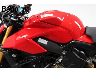 Ducati Streetfighter V4 S picture 23