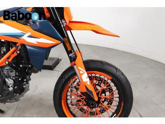 KTM 690 SMC R picture 11