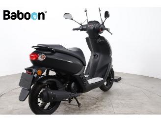 Peugeot  Kisbee S 25KM Black edition picture 2