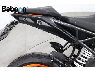 KTM 125 Duke ABS picture 16