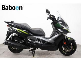 krockskadad bil motor Kawasaki  J 300 ABS 2018/10