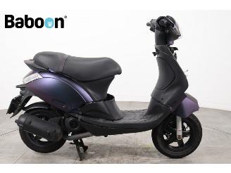 krockskadad bil bromfiets Piaggio  Zip 45KM 2022/11