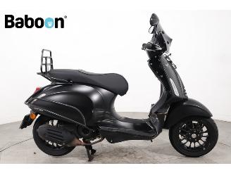 krockskadad bil bromfiets Vespa  Sprint 45KM 2020/6