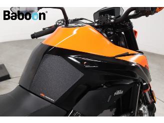KTM  890 Duke ABS picture 16