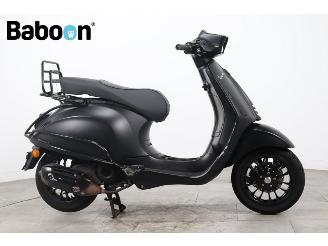 krockskadad bil bromfiets Piaggio  Sprint 45KM Notte 2019/4