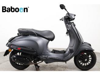 krockskadad bil bromfiets Vespa Sprint 45KM  2018/3