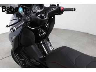 Yamaha  X-MAX 300 Tech Max ABS picture 20