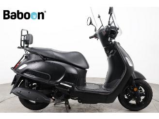 krockskadad bil bromfiets Sym Fiddle IV 45KM 2023/6