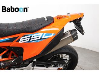 KTM 690 SMC R picture 12