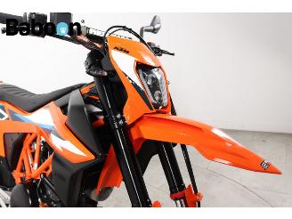 KTM 690 SMC R picture 16