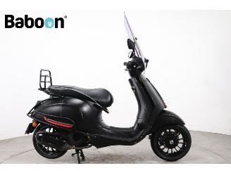 krockskadad bil motor Vespa  Sprint 125 ABS 2016/9