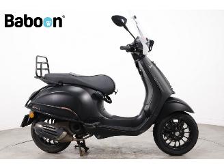 krockskadad bil bromfiets Vespa Sprint 45KM  2018/12
