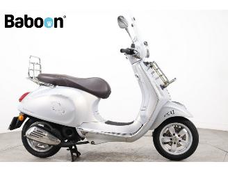 skadebil bromfiets Vespa  Primavera 25KM 2015/7