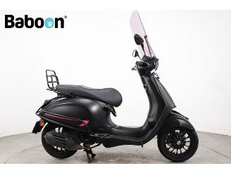 skadebil bromfiets Vespa  Sprint 25KM 2020/5