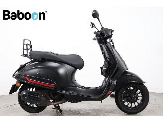uszkodzony skutery Vespa  Sprint 25KM 2021/11