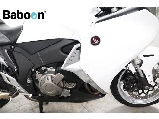 Honda VFR 1200 F DCT C-ABS picture 19